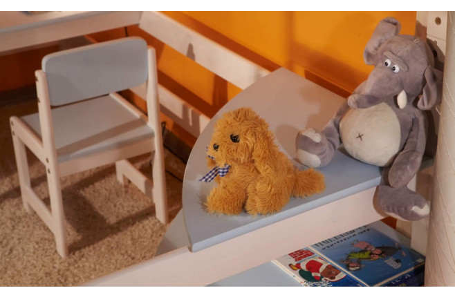 Кровать-чердак с детским столиком и полками Классик