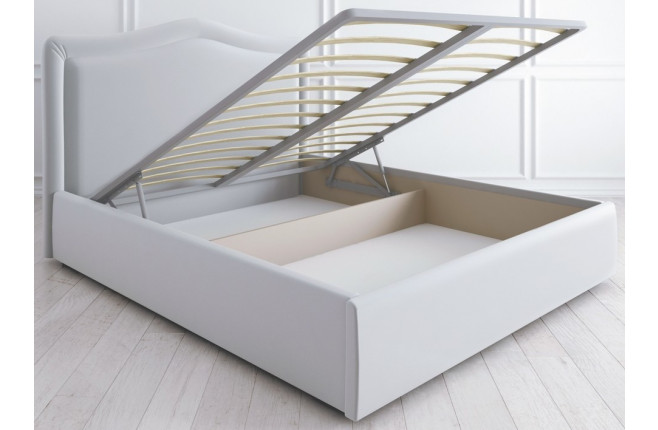 Кровать с молдингом Vary bed